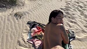 J'ai pas résisté, j'ai enlevé mon bikini et chevauché la bite de mon copain à la plage - Drii Cordeiro
