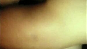 Pareja de teens flacos follando duro a lo perrito