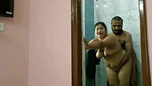 Linda Bhabhi Fica Selvagem com Garoto de Hotel em Ação XXX Quente! Tão Vaporoso! 😍