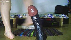 想看我用巨大假阳具内射吗？