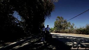 Genç okul kızı, şanslı öğretmen tarafından sert beceriliyor. Onu baştan çıkarma sırrı ne?