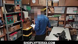 Aurora Winters, novinha asiática magrinha ladra de loja é despida e fodida duro por roubar