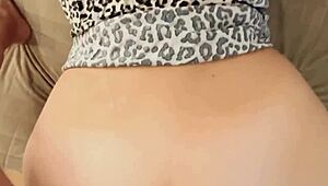 Gue Salah, Ngewe Guru Pakai Gaun Leopard!