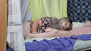 Ne morem verjeti, da me je ta velika milf fafala in vzela v rit za analni seks