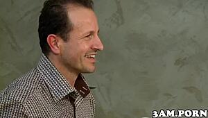 मैं इस चेक एस्कॉर्ट को चूसते हुए और कठोर सवारी करते हुए नहीं छोड़ सकता