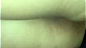 ก้นแน่นของแม่เลี้ยงทำให้ฉันแข็ง แล้วฉันสอดควยเข้าไปลึก