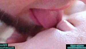 يا راجل، ده لعق كس قريب مثالي، إيحاءها القوي هزّني!