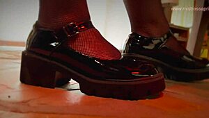 支配女王April - 黑玫瑰用倒挂梯子玩法掌控一切