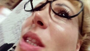 Wah, Chantal Perlihatkan Mulut Basah, Gigi, Air Liur, Gusi, dan Lidah Kinky Close Up, Mau Nyemplung? 😜