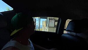 Подобрал девку для пошлых забав в лесу на морской прогулке