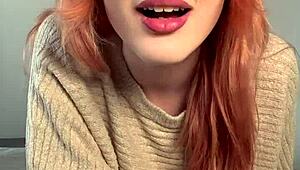 Den britiske jenta ydmyker totalt den lille 18+ kuken min med skitten prat og femdom-vibber