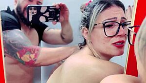 Ela Me Chamou pro Banheiro Unissex do Restaurante e Fodemos Muito. Sexo Público Sem Vergonha!