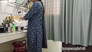 गांव की गवार लड़की सूट में देवर को डांटती है फिर वाइल्ड रैंच सेक्स