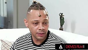 Madrasta peitona tesuda leva pau nos peitões e na buceta molhada do enteado