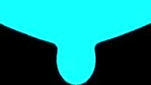 Novinha 18+ gostosa Elsa Jean brincando com cu e buceta na cozinha