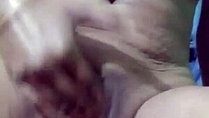 Я впервые засунула пальцы в пизду так мокро туго и кайфово