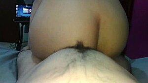 Prima prostituta moreninha quase quebra meu pau com reboladas intensas no rabo.