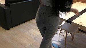 สาวเอเชียผอมวัย 18+ สเก็ตเตอร์เพิ่งเลียลูกควยใหญ่ของฉันเหรอ?