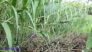 Kyla Suzin gir en het utendørs blowjob