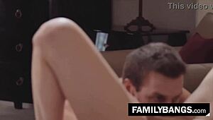 Hei, nappasin äidin ja miehen panemassa, kun lastenhoitaja katsoo! 😲 - Lexi Luna, Lilly Bell, Ryan McLane