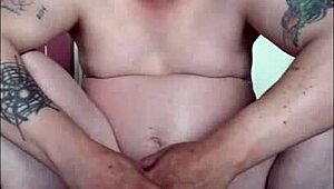 היית מזיין את מארק רייט הביסקסואל? הוא רוצה את הזין שלך בסרט ביתי!