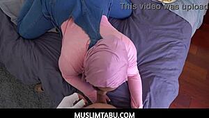 وااو! فتاة حجاب سمينة تفقد بكارتها في منظور شخصي!