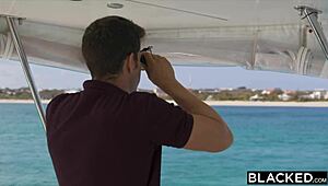 بلاكد فانا وزوجة ساخنة إيف يتجننوا في ثلاثي بالهواء الطلق