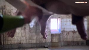 Mistress April fekete latexben csábít titkokkal