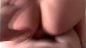 Keményen basztam a mostohahúgomat, miközben alvós ruhában volt.