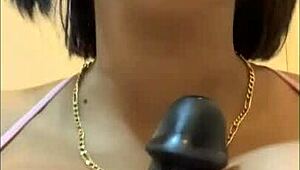 Jeg stripper med analplug og leger med min BBC dildo til jeg sprøjter