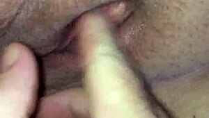 Wow, de clit van mijn vrouw is zo gezwollen en sappig met een zelfgemaakt zuigapparaat!