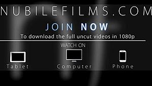 Секси брюнетка Сибил прави чувствена свирка и интензивен кремпай секс с гаджето