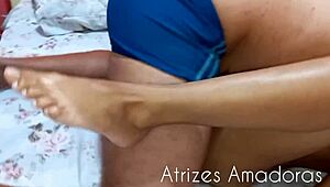 哇，这已婚少妇被老炮友操了，奶子满是奶