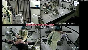 绑住Mia Atomic 忍受Tampa医生在BondageClinic.com的疯狂实验！