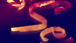 莉露和小可爱一起探索首次女同激情，法国3P火辣上演