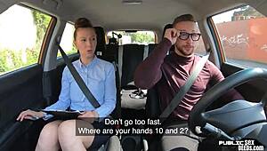 Хостел мацка я чукат здраво отзад пред воайорски съквартиранти в групова сцена