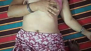 Desi Çift, Tombul Hintli MILF ile Vahşi Göt Sikişinin Tadını Çıkarıyor