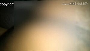 मेरा ऑफिस फ्रेंड घर पर मुझे संतुष्ट करता है!