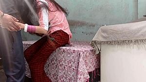 Casal indiano da vila fica selvagem com sexo desi e áudio em hindi. Paixão caseira explode com pegada forte!