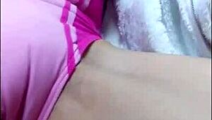 火辣金发妹，想看她性感裸体大秀吗？