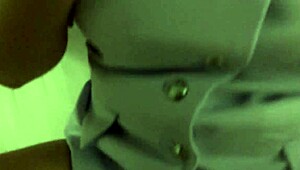 Enfermeira tailandesa no hospital implora por creampie