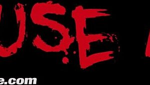 キンバリー・モスが18歳以上の従順な雌犬として激しく扱われる