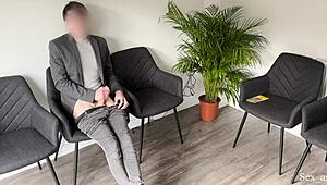 Meinen Schwanz einer Muslimin im Wartezimmer zeigen – riskiere Knast