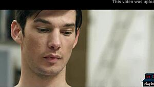 นักเรียนผมแดงบ้าคลั่งเย็ดในห้องเรียนกับหนุ่ม