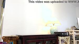 เฮ้ ทำไมเขาแตกในตูดแม่เลี้ยงก่อนแล้วค่อยเย็ดหีฉันเต็มๆ อยากรู้!