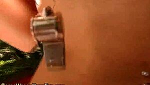 Adolescente Amadora 18+ Mostra Tetinhas Pequenas Na Festa Ao Ar Livre Com Coragem Intensa