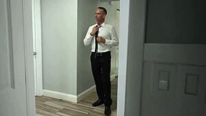 Току-що видях как вторият баща на Райли Джийн става груб в дива 18+ мисионерска сцена.