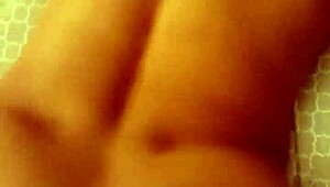 卧槽，我的亚洲女友荡妇后入式操鸡巴像专业的一样！😈