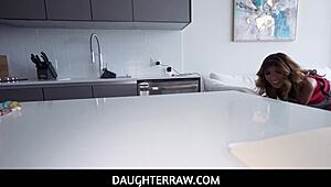 كلارا ترينيتي الصغيرة 18+ تتسلل إلى أب زوج للنقود، تتبادل لديب ثروت