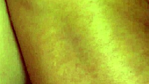 Teen italiana riccia in forma prende DP anale rude a tre